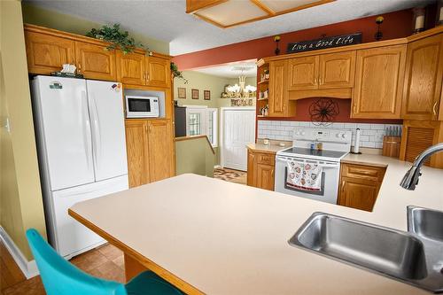 524 River Park Drive, Swan River, MB - Indoor Photo Showing Kitchen