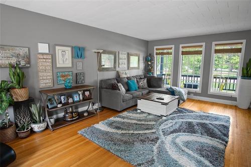 524 River Park Drive, Swan River, MB - Indoor Photo Showing Living Room