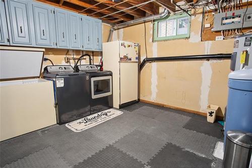 524 River Park Drive, Swan River, MB - Indoor Photo Showing Laundry Room