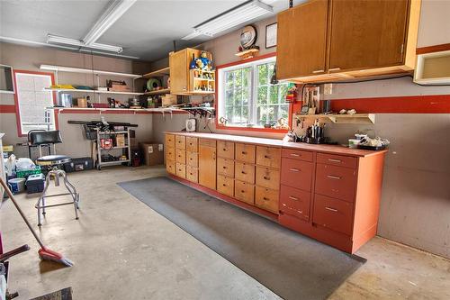 524 River Park Drive, Swan River, MB - Indoor Photo Showing Garage