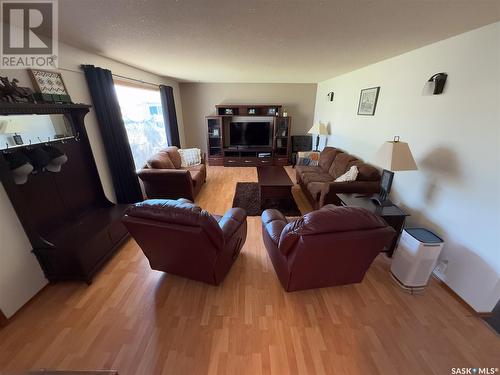 208 1St Street E, Climax, SK - Indoor Photo Showing Living Room
