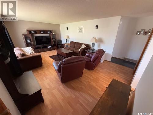 208 1St Street E, Climax, SK - Indoor Photo Showing Living Room