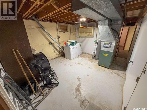 208 1St Street E, Climax, SK - Indoor Photo Showing Basement