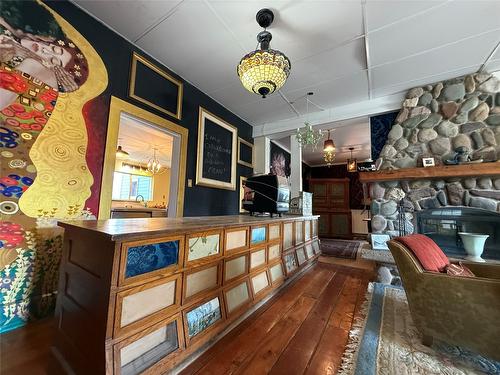 9215 Main Avenue, Wilmer, BC - Indoor Photo Showing Other Room