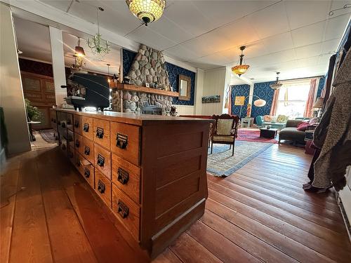 9215 Main Avenue, Wilmer, BC - Indoor