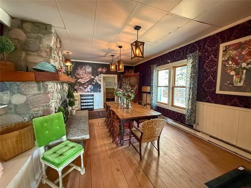 9215 Main Avenue, Wilmer, BC - Indoor With Fireplace