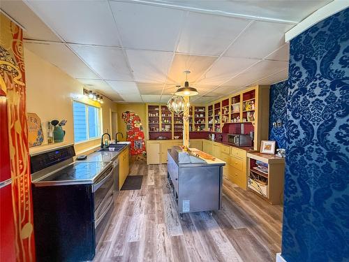 9215 Main Avenue, Wilmer, BC - Indoor Photo Showing Other Room