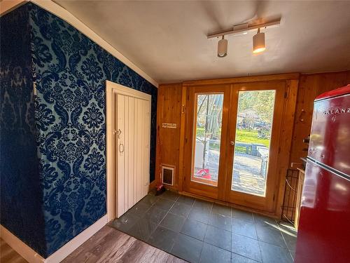 9215 Main Avenue, Wilmer, BC - Indoor Photo Showing Other Room