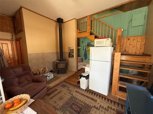 9215 Main Avenue, Wilmer, BC - Indoor