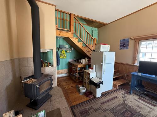 9215 Main Avenue, Wilmer, BC - Indoor Photo Showing Other Room