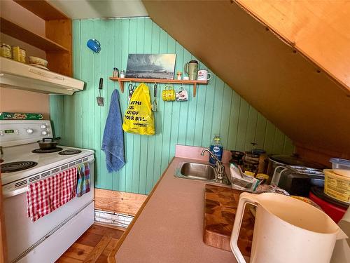 9215 Main Avenue, Wilmer, BC - Indoor