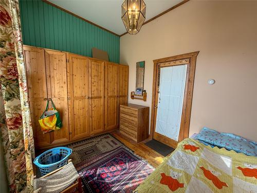 9215 Main Avenue, Wilmer, BC - Indoor