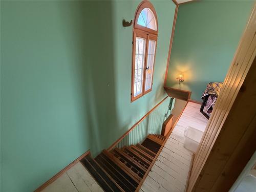 9215 Main Avenue, Wilmer, BC - Indoor Photo Showing Other Room