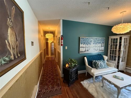 9215 Main Avenue, Wilmer, BC - Indoor Photo Showing Other Room