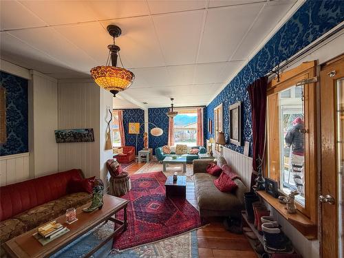 9215 Main Avenue, Wilmer, BC - Indoor