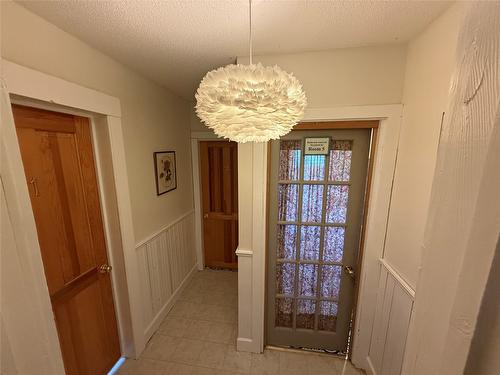 9215 Main Avenue, Wilmer, BC - Indoor Photo Showing Other Room