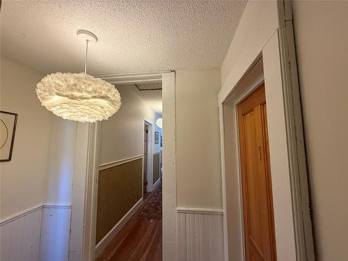 9215 Main Avenue, Wilmer, BC - Indoor Photo Showing Other Room