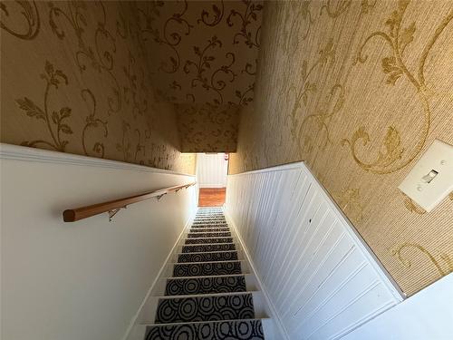 9215 Main Avenue, Wilmer, BC - Indoor Photo Showing Other Room