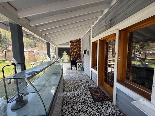 9215 Main Avenue, Wilmer, BC - Outdoor With Exterior