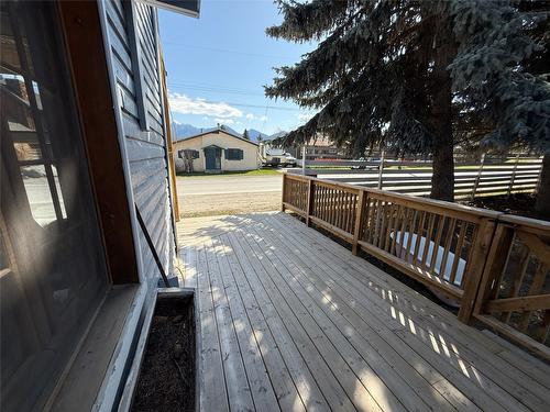 9215 Main Avenue, Wilmer, BC - Outdoor With Deck Patio Veranda With Exterior