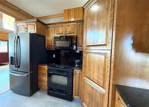 940 313Th Drive, Kimberley, BC - Indoor Photo Showing Kitchen