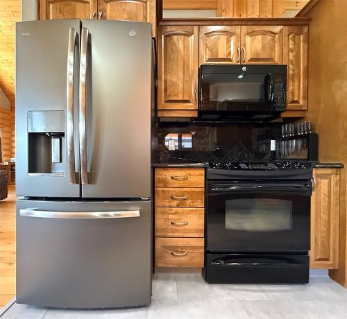 940 313Th Drive, Kimberley, BC - Indoor Photo Showing Kitchen