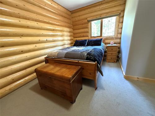 940 313Th Drive, Kimberley, BC - Indoor Photo Showing Bedroom