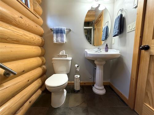940 313Th Drive, Kimberley, BC - Indoor Photo Showing Bathroom