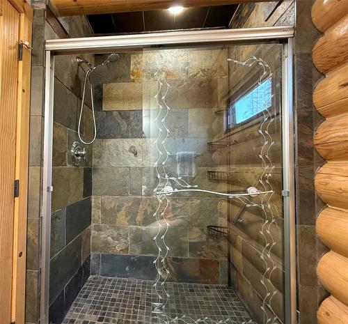 940 313Th Drive, Kimberley, BC - Indoor Photo Showing Bathroom