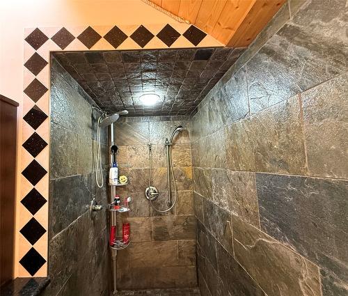 940 313Th Drive, Kimberley, BC - Indoor Photo Showing Bathroom