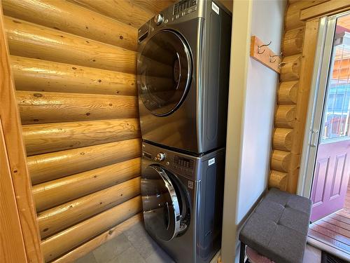 940 313Th Drive, Kimberley, BC - Indoor Photo Showing Laundry Room