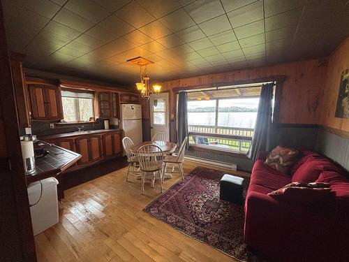 Vue d'ensemble - 35 Ch. Whitefish, Gracefield, QC - Indoor Photo Showing Living Room