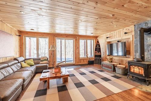 Living room - 21 Imp. Des Grands-Montets, Lac-Supérieur, QC - Indoor With Fireplace