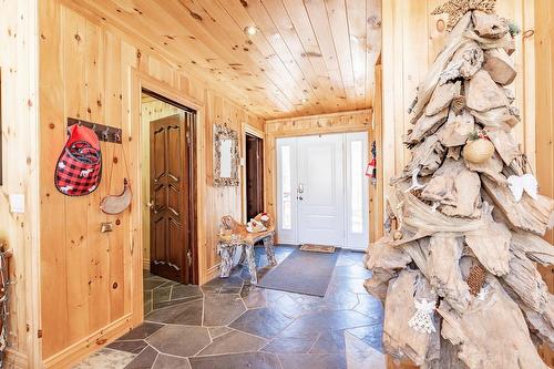 Hall - 21 Imp. Des Grands-Montets, Lac-Supérieur, QC - Indoor Photo Showing Other Room