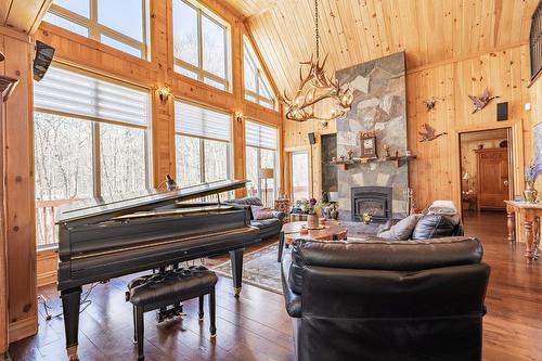 Living room - 21 Imp. Des Grands-Montets, Lac-Supérieur, QC - Indoor With Fireplace