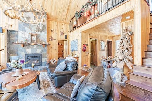 Living room - 21 Imp. Des Grands-Montets, Lac-Supérieur, QC - Indoor Photo Showing Living Room With Fireplace