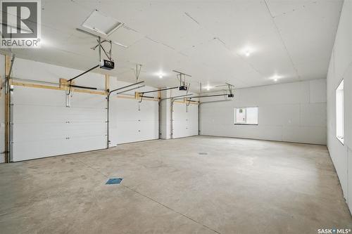 8 George Drive, Humboldt Rm No. 370, SK - Indoor Photo Showing Garage