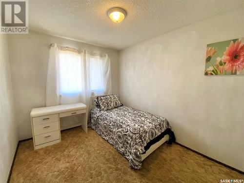 209 3Rd Avenue W, Frontier, SK - Indoor Photo Showing Bedroom