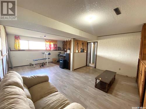 209 3Rd Avenue W, Frontier, SK - Indoor