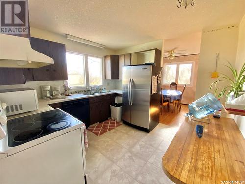 209 3Rd Avenue W, Frontier, SK - Indoor Photo Showing Kitchen With Double Sink