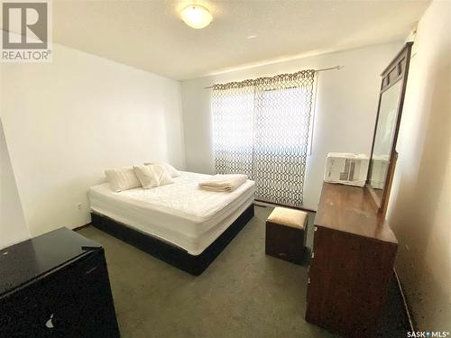209 3Rd Avenue W, Frontier, SK - Indoor Photo Showing Bedroom