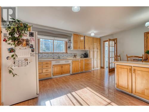 9 Harbour Key Drive, Osoyoos, BC - Indoor Photo Showing Kitchen