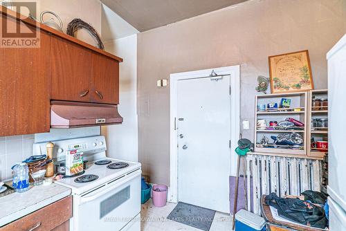 6 Glenelg Street W, Kawartha Lakes (Lindsay), ON - Indoor Photo Showing Kitchen