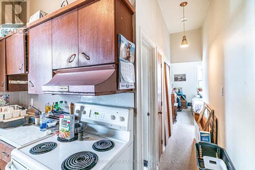 6 Glenelg Street W, Kawartha Lakes (Lindsay), ON - Indoor Photo Showing Kitchen
