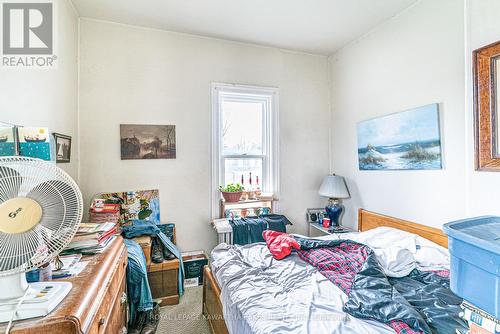 6 Glenelg Street W, Kawartha Lakes (Lindsay), ON - Indoor Photo Showing Bedroom