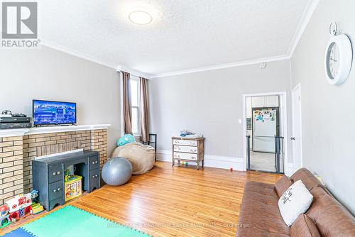 6 Glenelg Street W, Kawartha Lakes (Lindsay), ON - Indoor With Fireplace