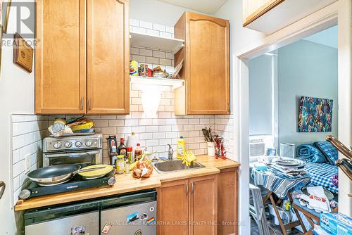 6 Glenelg Street W, Kawartha Lakes (Lindsay), ON - Indoor Photo Showing Kitchen