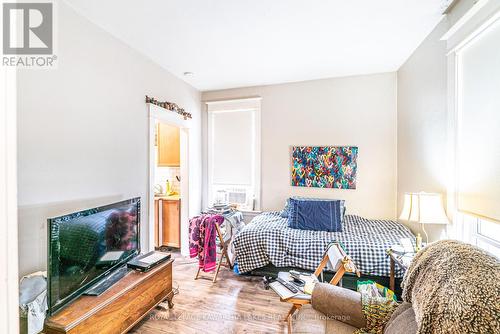 6 Glenelg Street W, Kawartha Lakes (Lindsay), ON - Indoor Photo Showing Bedroom