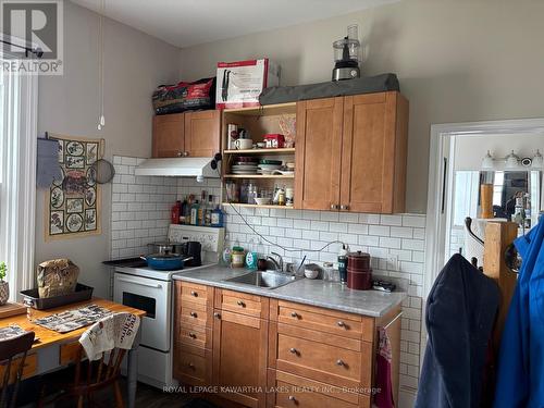 6 Glenelg Street W, Kawartha Lakes (Lindsay), ON - Indoor Photo Showing Kitchen