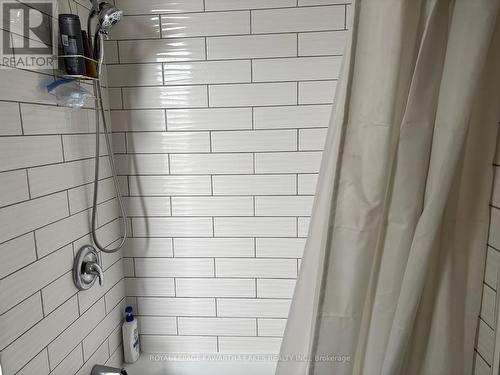 6 Glenelg Street W, Kawartha Lakes (Lindsay), ON - Indoor Photo Showing Bathroom